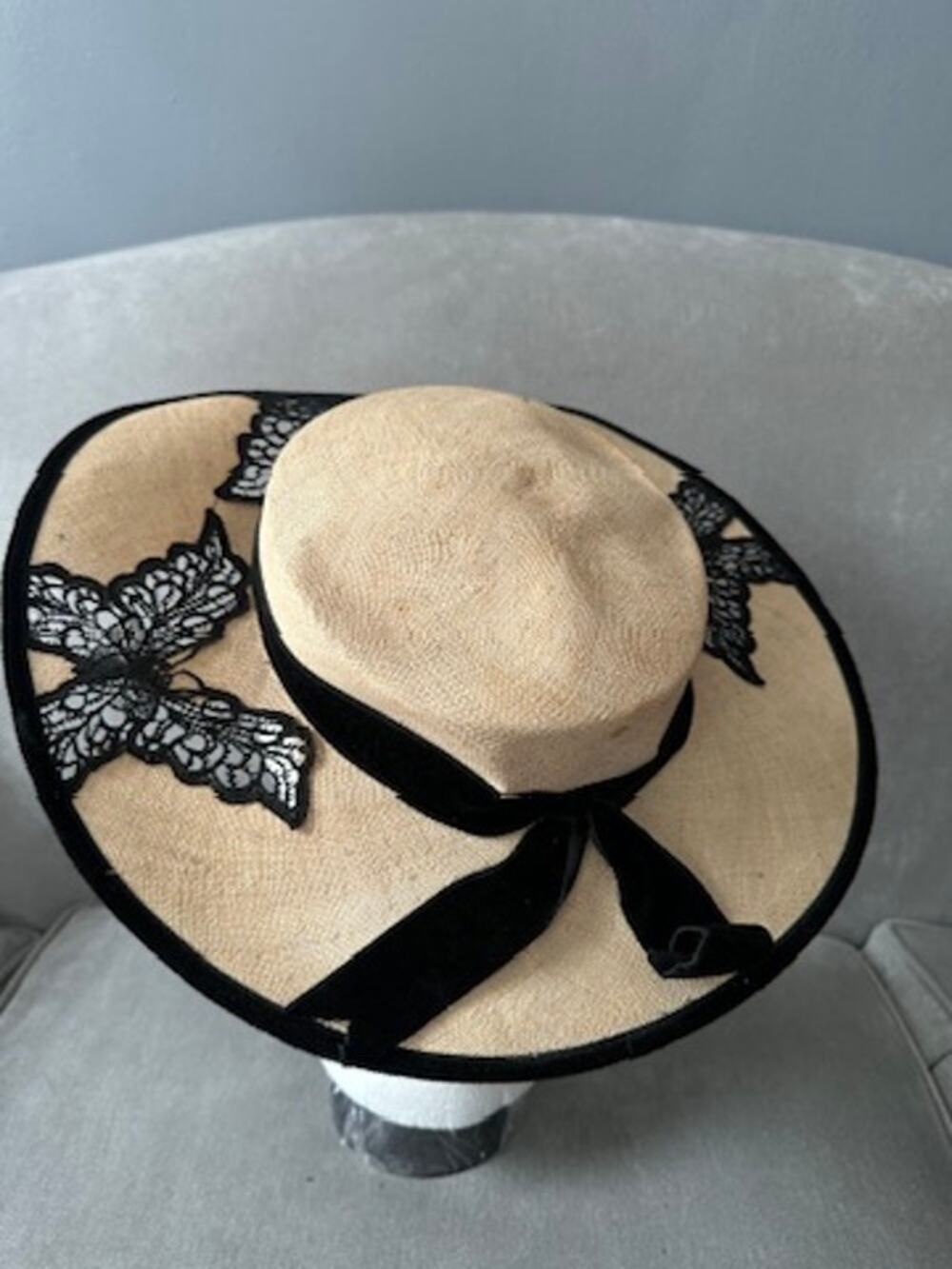 Vintage 1950s straw hat with butterfly applique